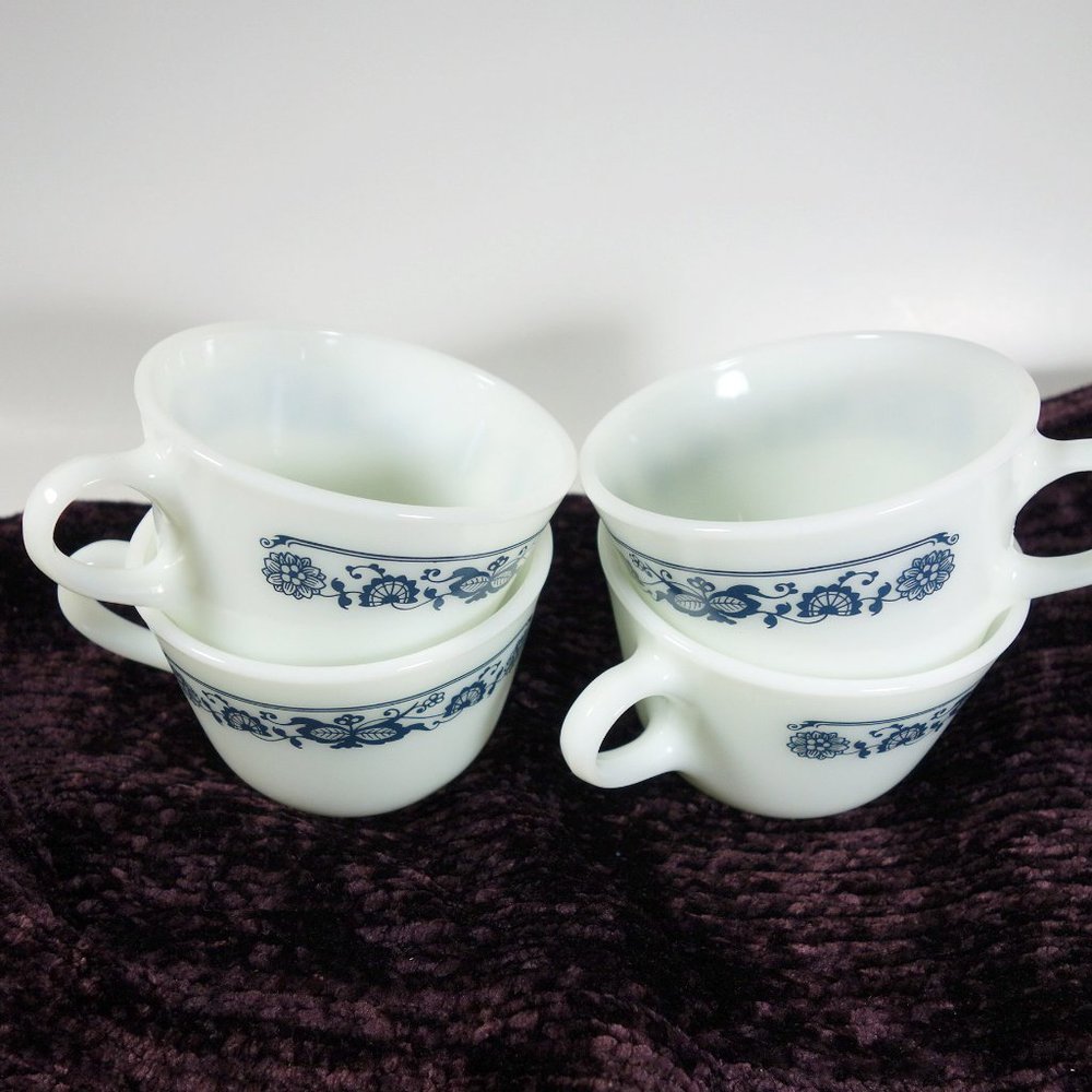 Pyrex/ Corning 4 White Old Town Blue Coffee Cups